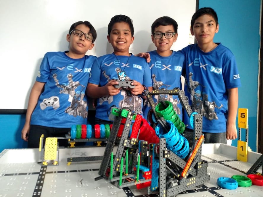 Sebastián Zertuche, Pablo Ramírez, Erick Bustos y Germán Rodríguez, de 11 y 12 años de edad, competirán del 29 de abril al 1 de mayo en el VEX Robotics World Champioship 2018 en Louisville. (FOTO: Especial)