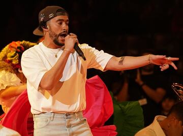 La reacción de Bad Bunny al triunfo de Adele en los Premios Grammy desata memes; "no soportó"