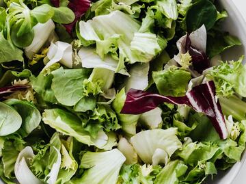 ¿Qué pasa si comes espinaca y lechuga todos los días?