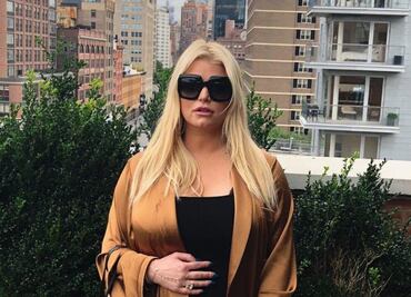 Critican a Jessica Simpson por teñirle el pelo a su hija