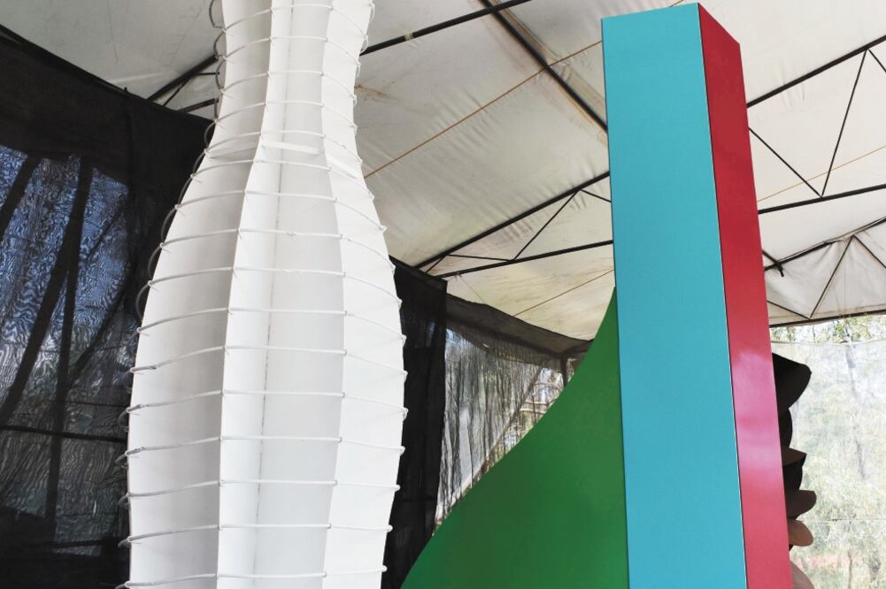 Ar te. Diez de las 18 esculturas de la exposición Columnas regresarán a la avenida Vasco de Quiroga, restauradas, una vez que concluyan las obras del Tren Interurbano. Foto: ESPECIAL