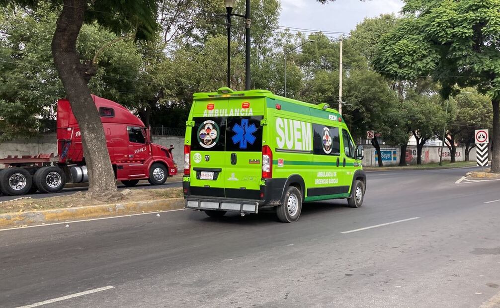 Trasladan a mujer de la tercera edad proveniente de Acapulco al hospital de La Raza. Foto: Gaspar Betancourt