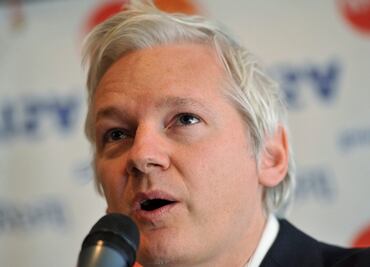 Juez sentencia a Julian Assange a "tiempo de prisión cumplido" y queda oficialmente libre; sigue el minuto a minuto