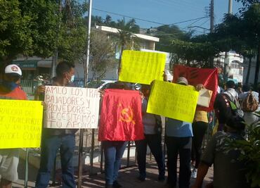 Con reclamos por fraudes en Programa de Reconstrucción, reciben a AMLO en el Istmo