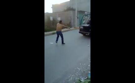 Captan en video a hombre ebrio que desarma a policía en Ecatepec