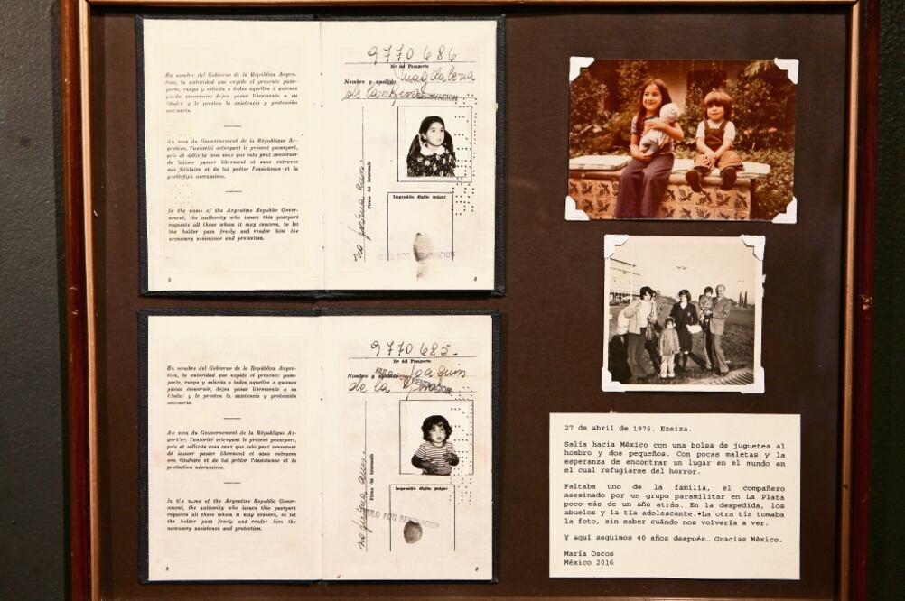 Álbumes fotográficos, periódicos, discos, libros, muebles, cajas, casetes y otros objetos conforman la muestra “México, Ciudad refugio. A 40 años del exilio argentino" (VALENTE ROSAS. ELUNIVERSAL)