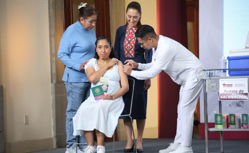 Extienden Semana Nacional de Vacunación en México y aplican vacunas durante la conferencia de prensa de la presidenta Claudia Sheinbaum (28/04/2026). Foto: Luis Camacho / EL UNIVERSAL