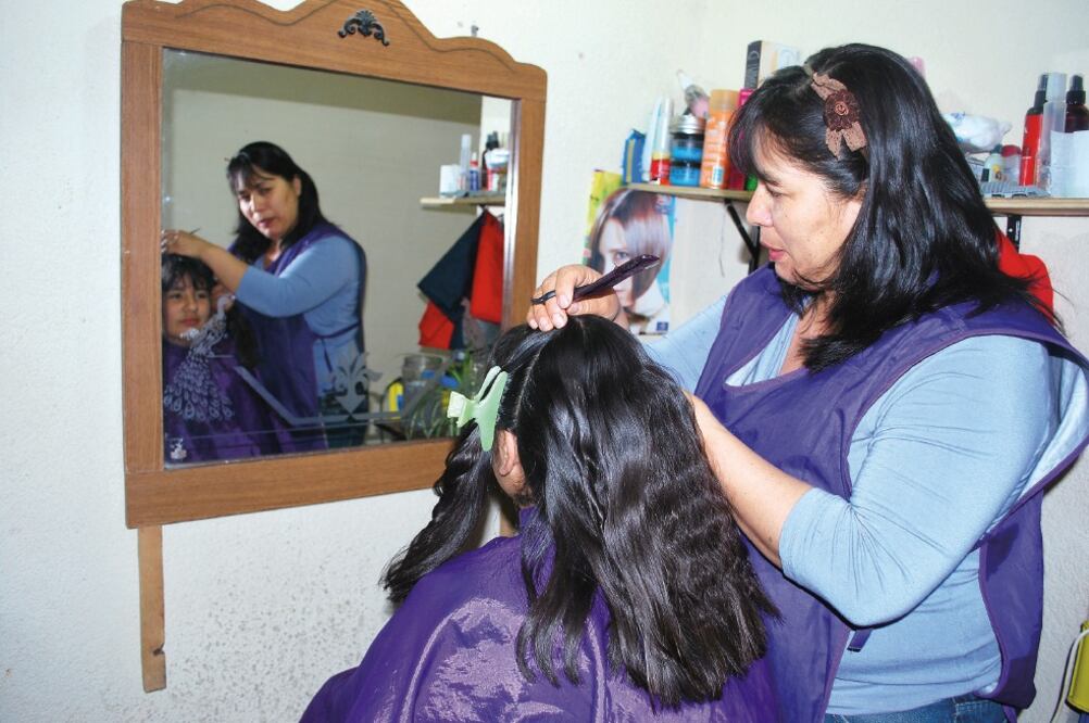 La meta para 2016 es apoyar a los 415 mil pequeños negocios que existen en toda la capital, como estéticas, peluquerías, tiendas de abarrotes y papelerías (ARCHIVO EL UNIVERSAL)