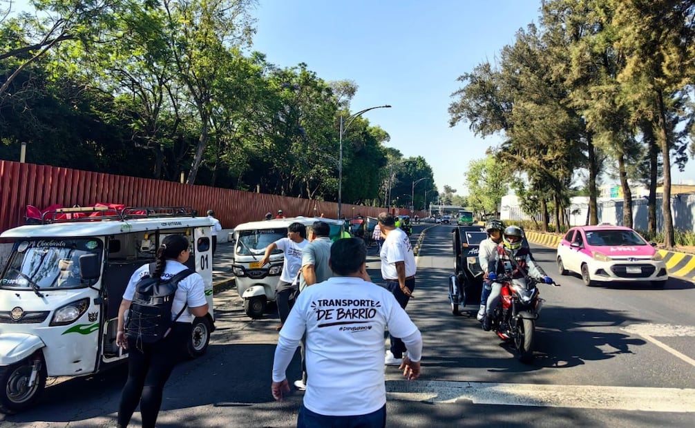 Mototaxistas protestan en San Lázaro; exigen regularización y acceso a seguridad social. Foto: Especial