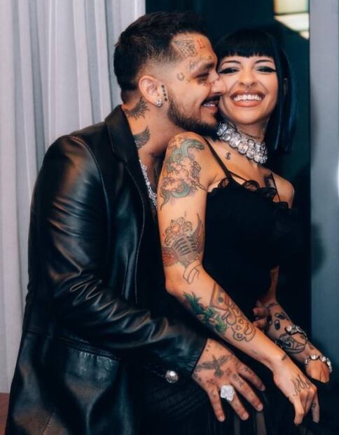 Christian Nodal comparte foto íntima con su novia Cazzu