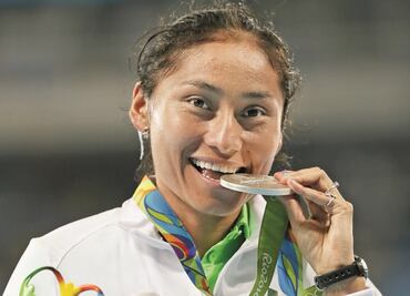 Lupita buscará pase al Mundial, sin entrenador