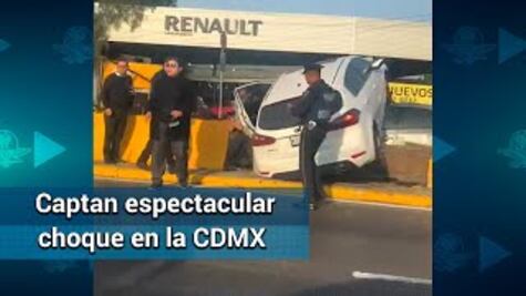 Auto choca y vuelca sobre otro cerca del Aeropuerto