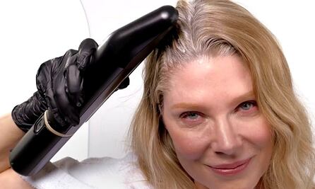 Así es el robot que te pinta el cabello al peinarte