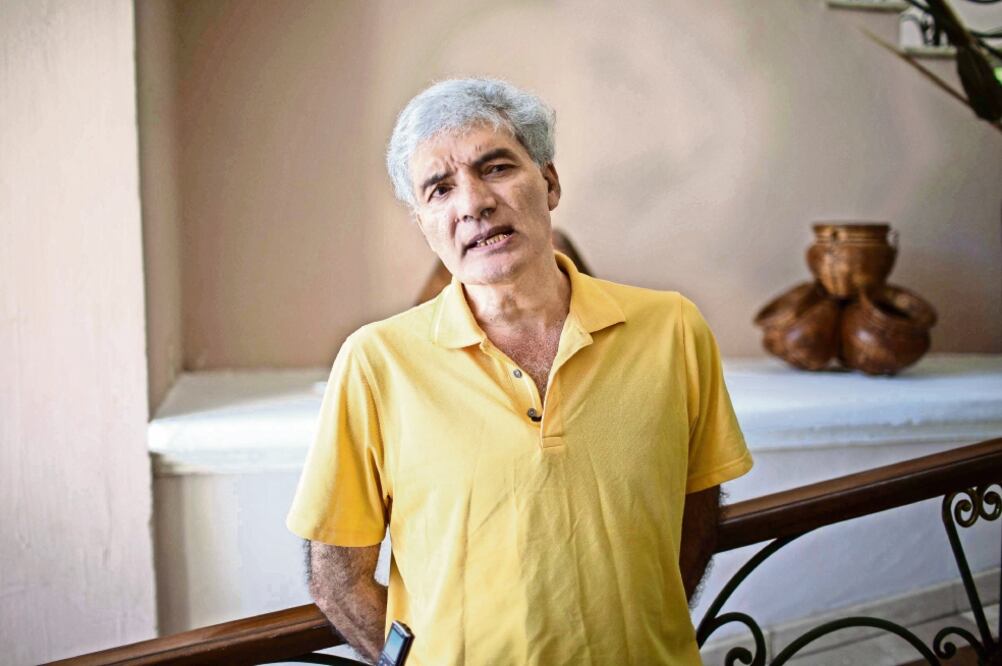 Acción. José Manuel Mireles incitó a los ex autodefensas a sacar sus armas, ante un operativo del Ejército. (ESPECIAL)