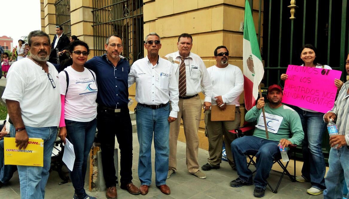 Protestan frente a oficinas del SAT en Tampico por gasolinazo