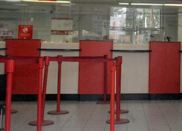 Hombre de la tercera edad acusa de presunto fraude millonario a trabajadores de banco en CDMX