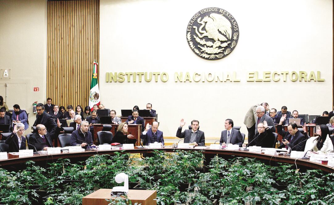 El Instituto Nacional Electoral advirtió sobre riesgos en términos de logística posterior al cierre de casillas, durante el día de la elección. Foto: Archivo/El Universal