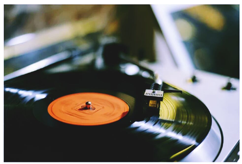 Los vinilos capturan matices y detalles que pueden perderse en la compresión digital.
Foto: Pixabay