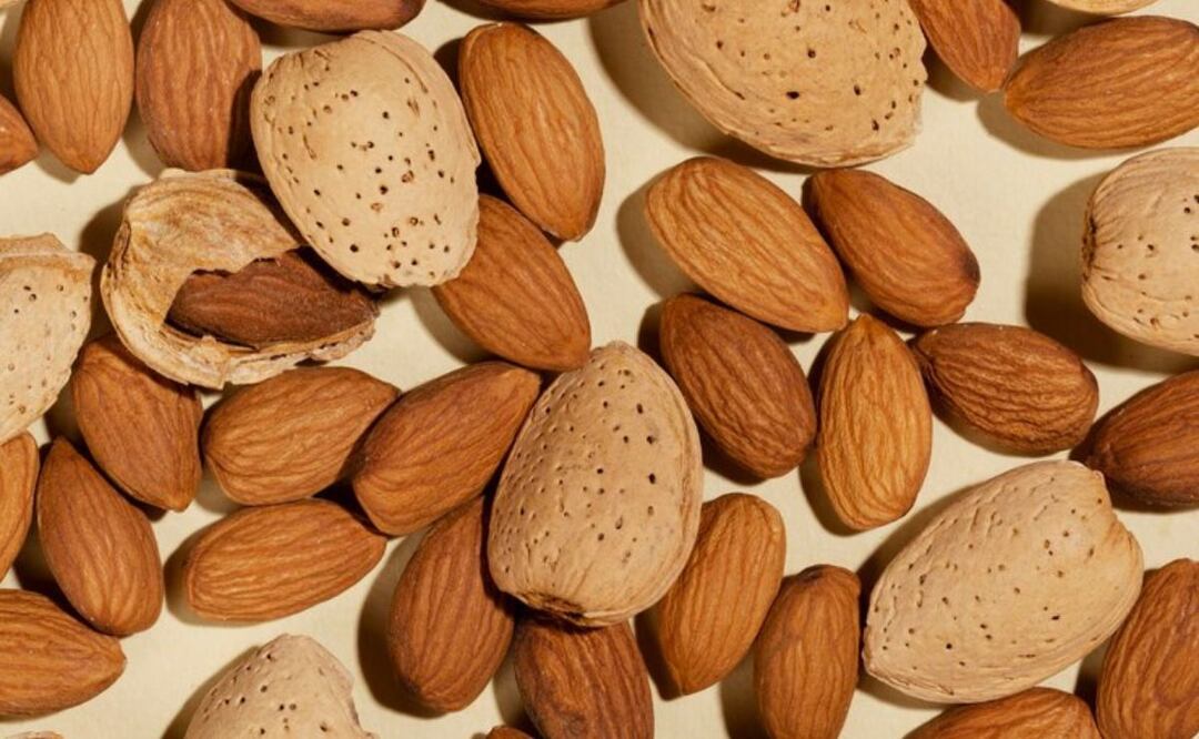 Advertencia sobre las almendras. Fuente: Freepik