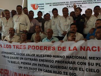 Anuncian taxistas de 24 estados megacaravana contra Uber