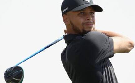 Stephen Curry participa en un torneo de golf