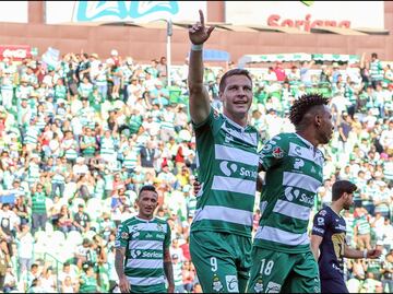 Pumas sufre goleada ante Santos en la última jornada