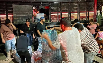 Damnificados de Poza Rica forman “corredor de la solidaridad”; apoyan tras paso de la creciente de agua del Río Cazones