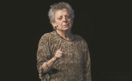 César Bono supera Covid-19 y regresa al teatro como cavernícola