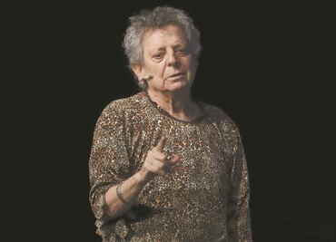 César Bono supera Covid-19 y regresa al teatro como cavernícola