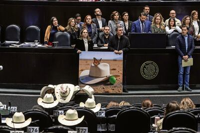Mentadas de madre, veladoras, sombreros y reclamos a Morena