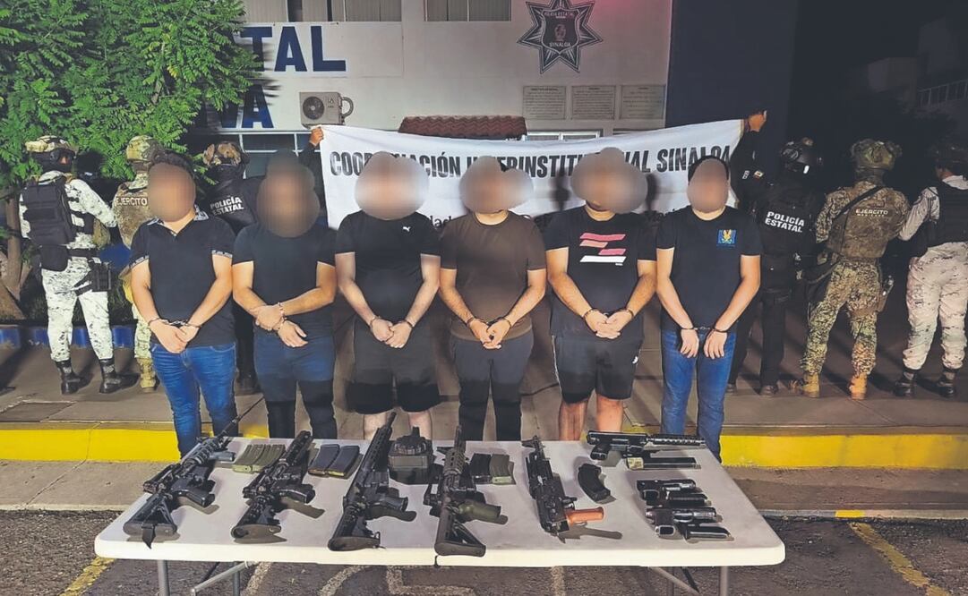 En la detención, autoridades aseguraron una subametralladora, un fusil AK-47 y tres vehículos, uno de ellos con reporte de robo. Foto Especial