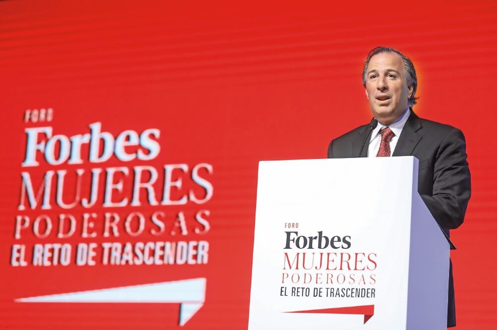 El secretario de Hacienda y Crédito Público, José Antonio Meade, afirma que las mujeres destacadas han hecho mayores esfuerzos que los hombres (GERMÁN ESPINOSA. EL UNIVERSAL)