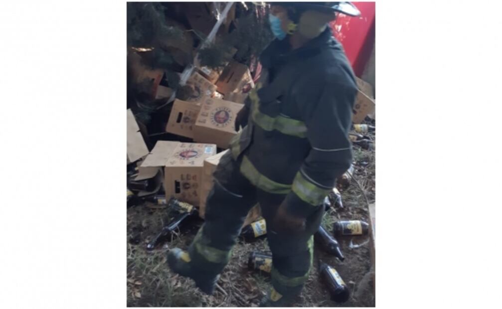 En pleno desabasto, vuelca camión de cervezas en la México-Cuernavaca