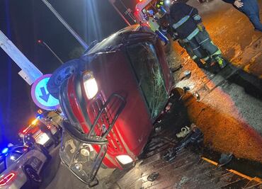 Reportan volcadura de camioneta sobre Río Churubusco y Eje 6 Sur