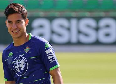 Técnico del Betis no le "regalará" nada a Diego Lainez