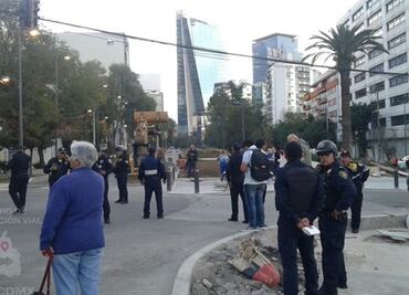 Vecinos bloquean Mixcoac en protesta contra desnivel