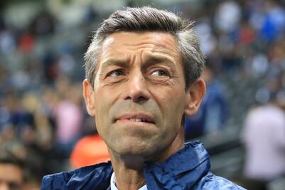 Pedro Caixinha asiste al Pumas vs Chivas
