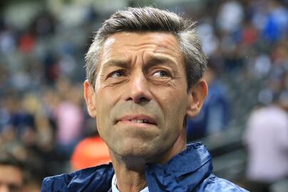 Pedro Caixinha asiste al Pumas vs Chivas