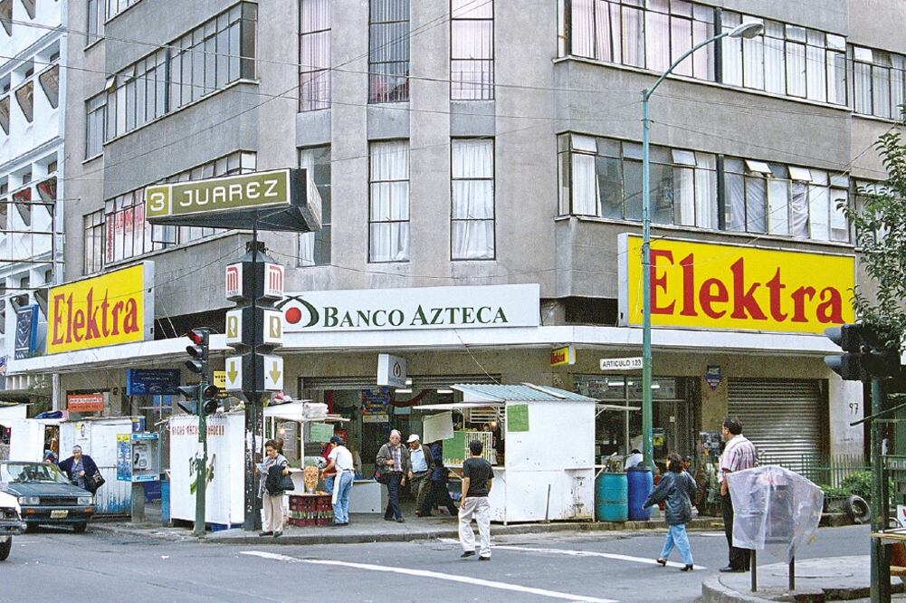 Banco Azteca fue la institución que más unidades cerró, con una disminución de 438, Monex pasó de 103 a sólo un centro de operación, y Banamex mostró una reducción de 72 bancos (ARCHIVO EL UNIVERSAL)