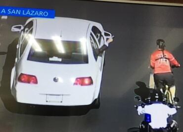 Ciclista burla seguridad y se acerca a AMLO