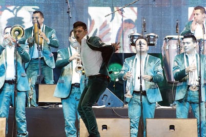 La Original Banda el Limón se moderniza