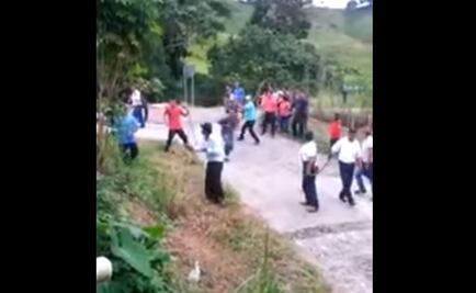 Muere ex edil en choque entre maestros en Chiapas