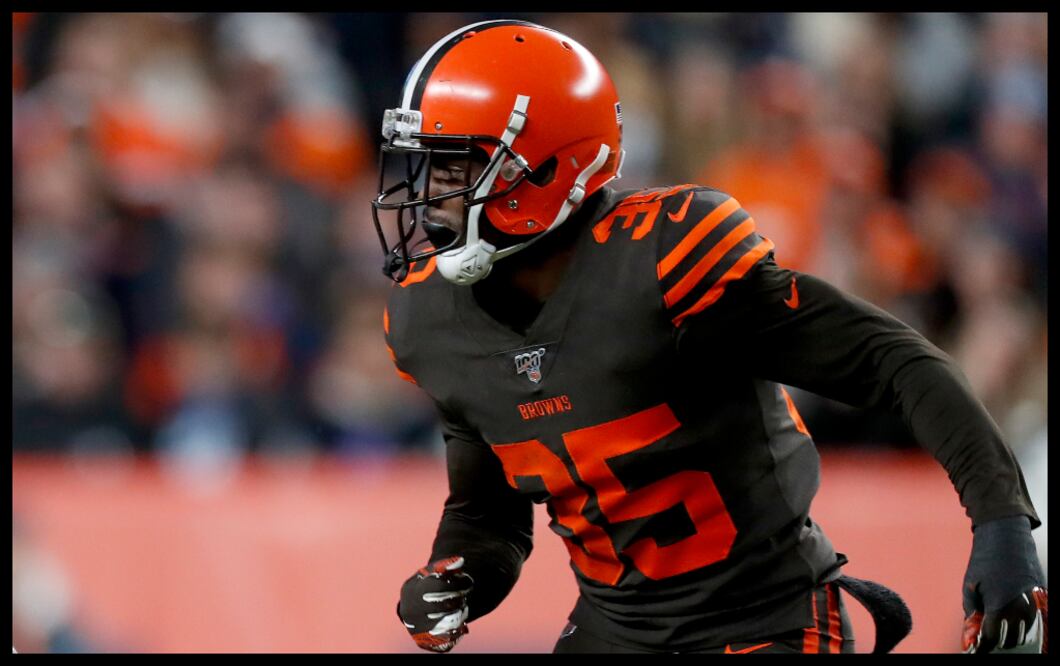 Jermaine Whitehead en un partido con los Browns de Cleveland (AP).