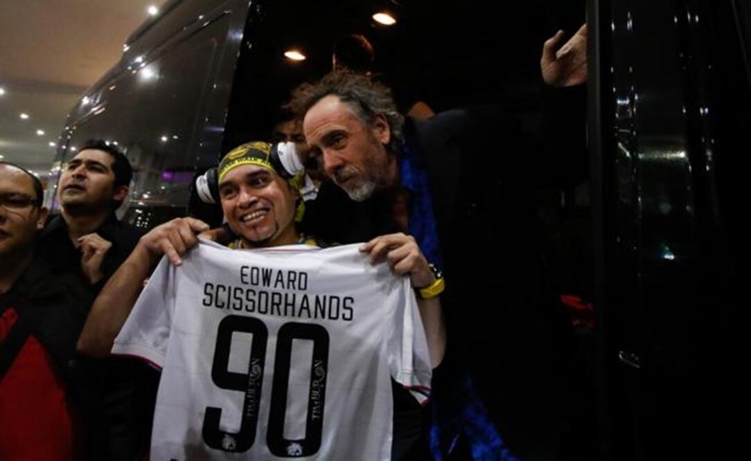 Tim Burton & fan – Photo by XINHUA