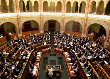 Hungría aprueba cárcel para quien ayude a migrantes indocumentados