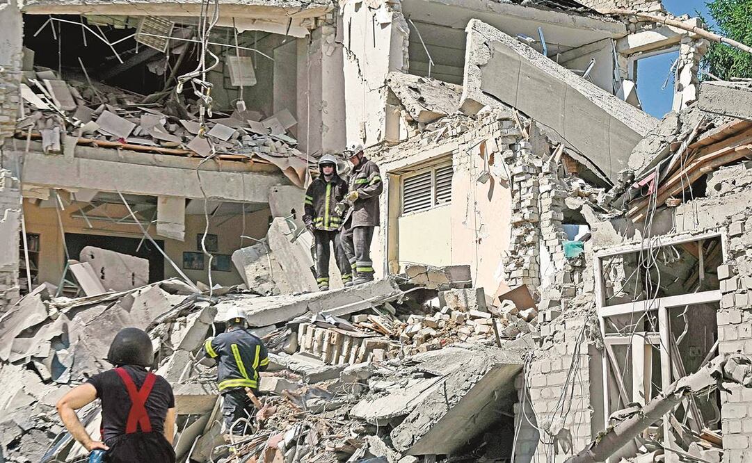 La reconstruc- ción de Ucra- nia está esti- mada en 750 mil millones de dólares, dijo el presidente. Foto: Sergey Bobok/ AFP.