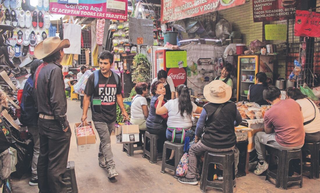 Locatarios de la Merced aseguraron que aunque haya un sismo real no saldrían del mercado al considerar que hay más peligro afuera. Foto: de DARÍO LUNA. EL UNIVERSAL