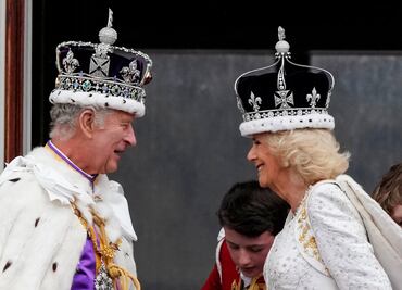 Carlos III vive rito de la realeza