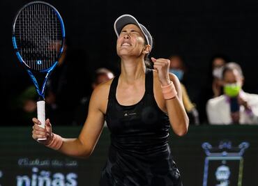 Garbiñe Muguruza consigue su primer triunfo en las WTA Finals 2021 ante Krejcikova