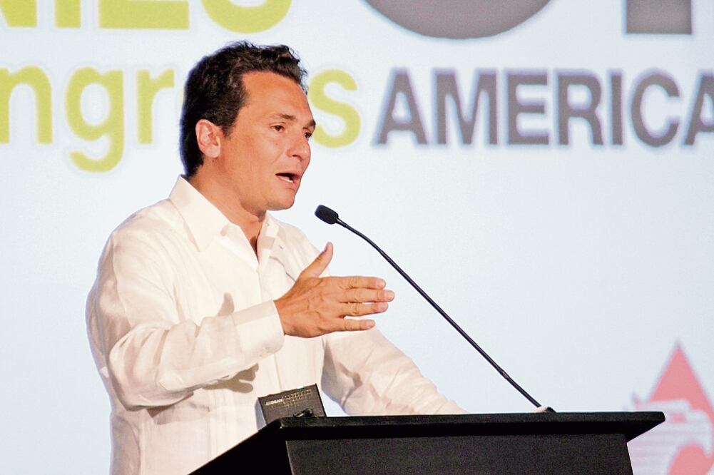El director de Pemex, Emilio Lozoya, se reunió ayer con proveedores de la empresa (ARCHIVO EL UNIVERSAL)